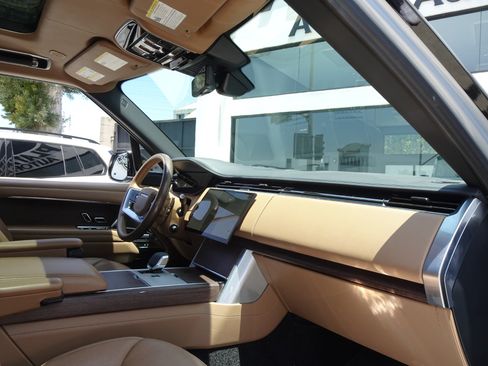 Used 2024 Land Rover Range Rover Long Wheelbase Autobiography AWD/4WD image 23