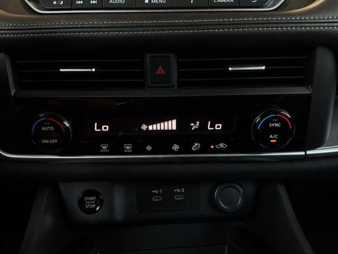 Used 2025 Nissan Rogue SV FWD image 28