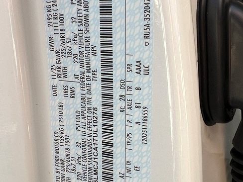 New 2026 Lincoln Corsair Premiere image 21