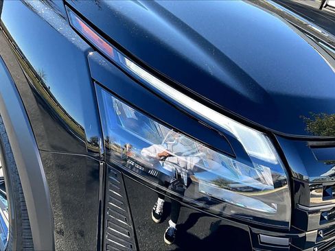 New 2026 Nissan Pathfinder Platinum image 13