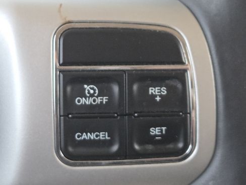 Used 2015 Jeep Compass Latitude FWD image 5