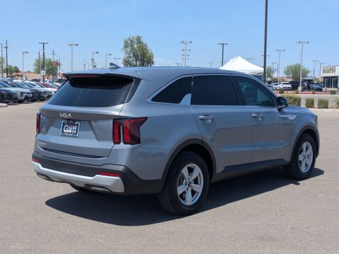 Certified 2025 Kia Sorento LX FWD image 5