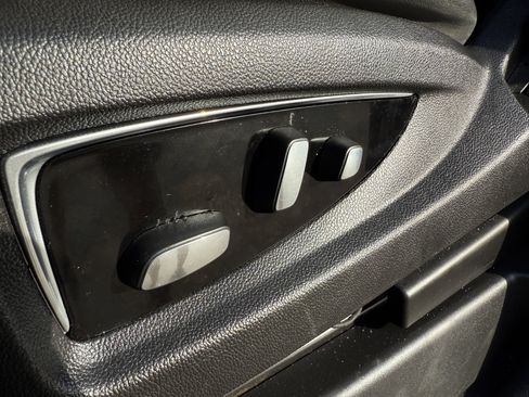 Used 2017 Cadillac Escalade Premium Luxury image 32