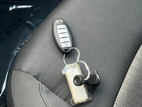 Used 2025 Nissan Altima 2.5 SV FWD image 21