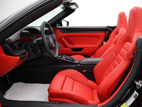 Used 2026 Porsche 911 Carrera 4 GTS AWD/4WD image 42