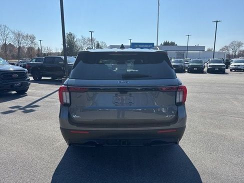 Certified 2025 Ford Explorer ST-Line AWD/4WD image 4