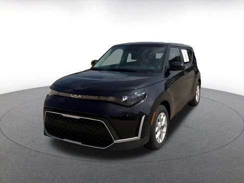 Used 2025 Kia Soul LX w/ LX Technology Package FWD image 7