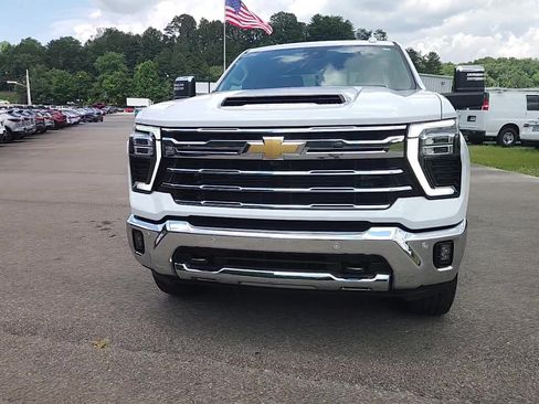 Used 2024 Chevrolet Silverado 2500 LTZ w/ LTZ Convenience Package AWD/4WD image 15