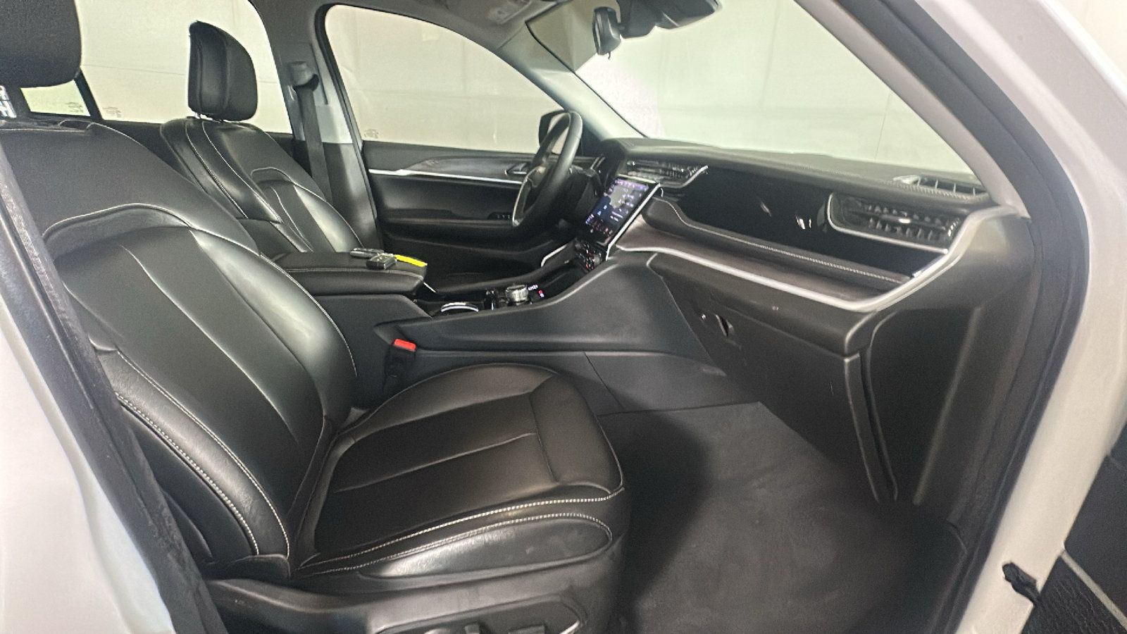 Used 2023 Jeep Grand Cherokee 4WD 4xe image 33