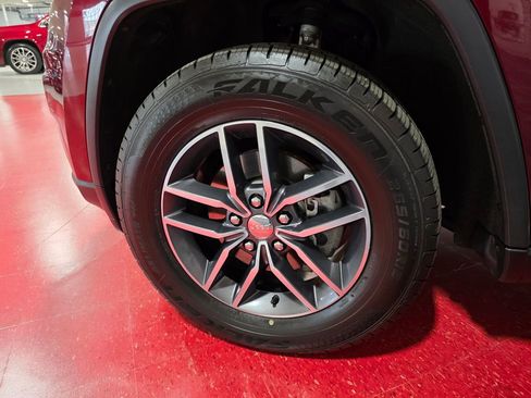 Used 2018 Jeep Grand Cherokee Laredo image 11