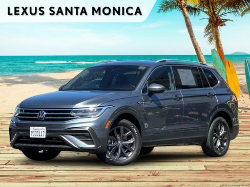 Used 2023 Volkswagen Tiguan SE image 1