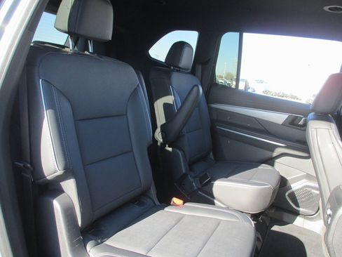 Certified 2025 Buick Enclave Preferred image 21