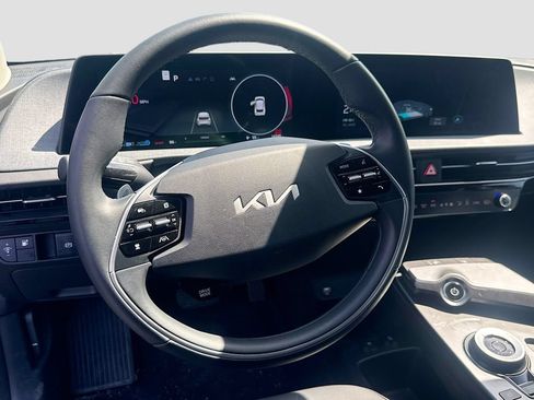 Used 2024 Kia EV6 Light RWD image 12