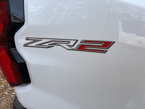 Used 2024 Chevrolet Colorado ZR2 w/ Technology Package image 4