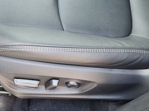 Used 2025 Toyota Corolla Cross XLE FWD image 21