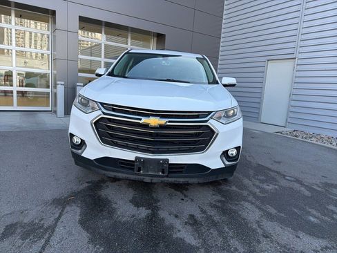 Used 2018 Chevrolet Traverse LT image 2