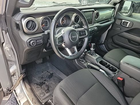 Used 2018 Jeep Wrangler Unlimited Sahara AWD/4WD image 10