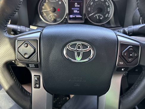 Used 2017 Toyota Tacoma SR5 w/ Tow Package AWD/4WD image 26