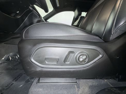 Used 2025 Jeep Grand Cherokee Limited w/ Luxury Tech Group II AWD/4WD image 14