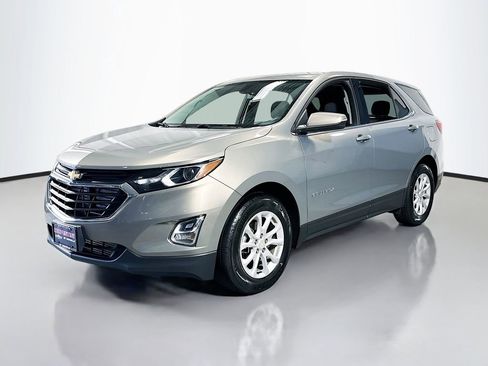 Used 2018 Chevrolet Equinox LT image 2