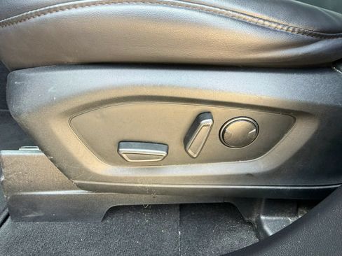 Used 2021 Ford Explorer XLT w/ Equipment Group 202A RWD image 25