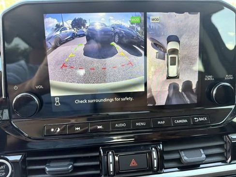 Used 2024 Nissan Pathfinder Platinum AWD/4WD image 30