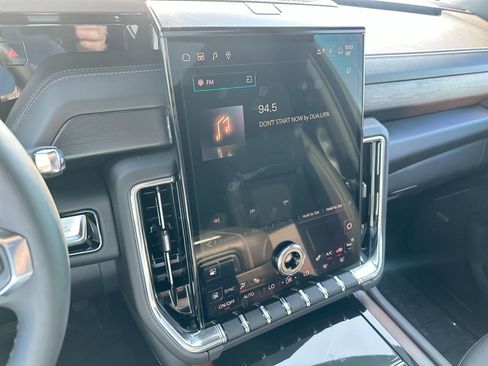 Used 2025 GMC Yukon XL Denali w/ Sun & Power Step Package image 12