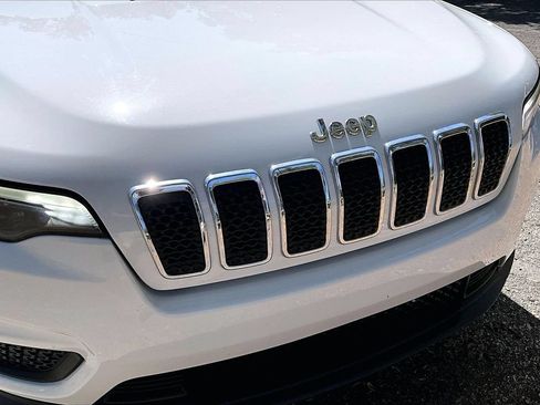 Used 2020 Jeep Cherokee Latitude FWD image 32