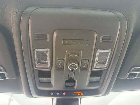 Used 2022 GMC Yukon XL Denali image 32