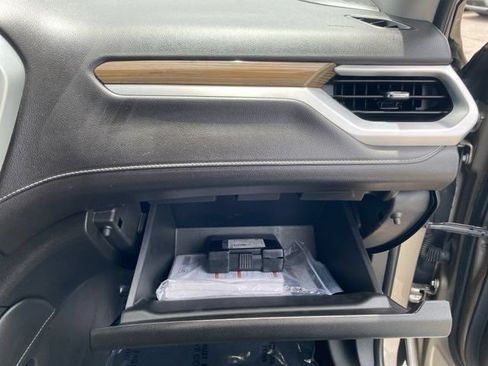 Used 2022 GMC Acadia SLE w/ Driver Convenience Package FWD image 35