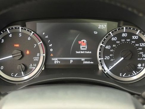 Used 2023 Toyota Highlander XLE AWD/4WD image 10