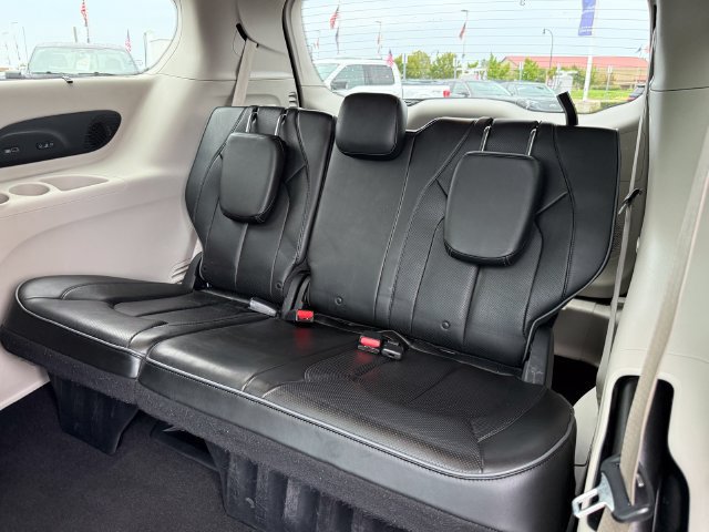 Used 2019 Chrysler Pacifica Limited FWD image 10