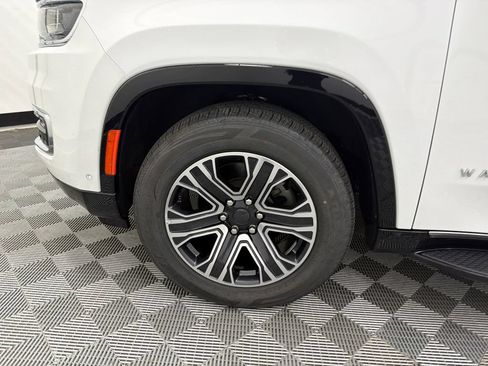 Used 2024 Jeep Wagoneer L Series II RWD image 13