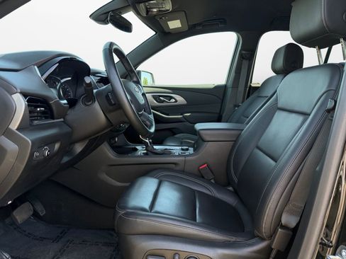 Used 2023 Chevrolet Traverse LT AWD/4WD image 9