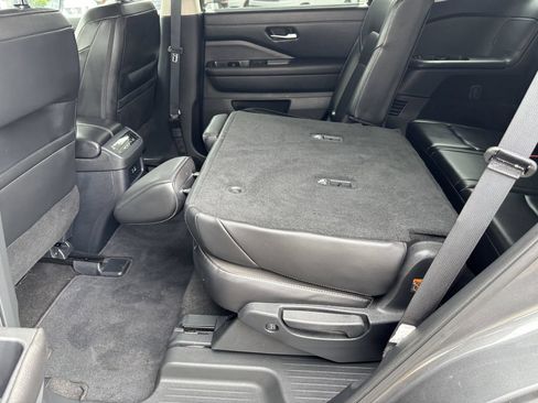 Used 2025 Nissan Pathfinder SL AWD/4WD image 24
