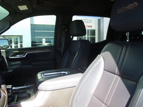 Used 2022 Chevrolet Silverado 1500 High Country w/ High Country Premium Package AWD/4WD image 16