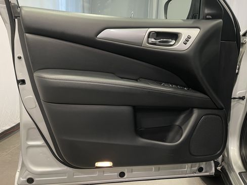 Used 2020 Nissan Pathfinder SL AWD/4WD image 12