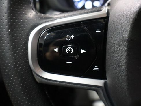 Used 2018 Volvo XC60 T5 Momentum w/ Convenience Package image 33