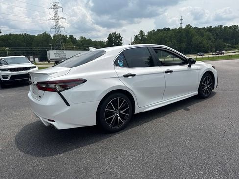 Used 2021 Toyota Camry SE w/ Convenience Package FWD image 5