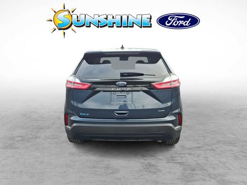 Certified 2024 Ford Edge SE image 5