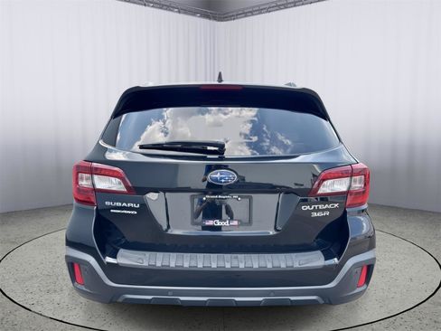 Used 2018 Subaru Outback 3.6R Touring AWD/4WD image 35