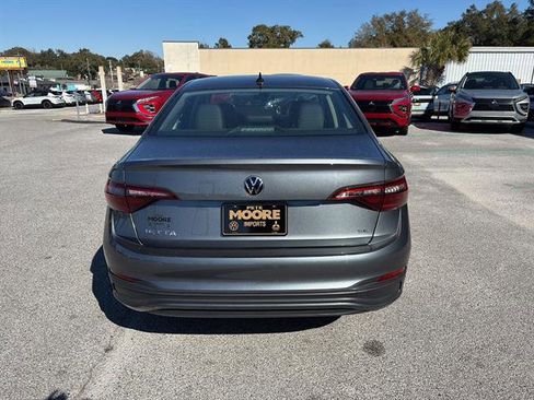 Certified 2024 Volkswagen Jetta SE image 5