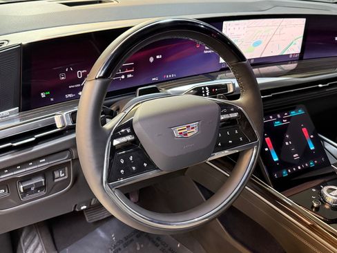 Certified 2025 Cadillac Escalade ESV Premium Luxury image 15