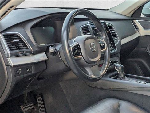 Used 2021 Volvo XC90 T5 Momentum w/ Climate Package image 2