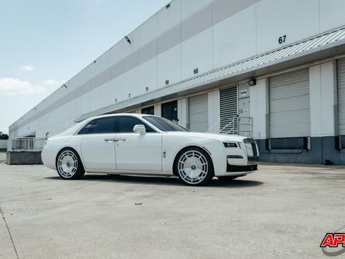 Used 2022 Rolls-Royce Ghost w/ Ghost Package image 56