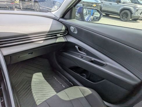 Used 2024 Hyundai Elantra SE FWD image 15