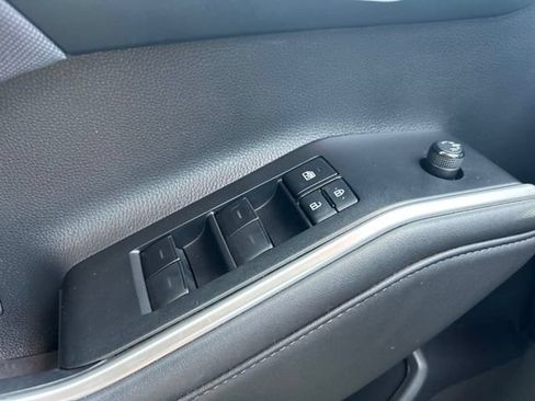Used 2022 Toyota Highlander L FWD image 17