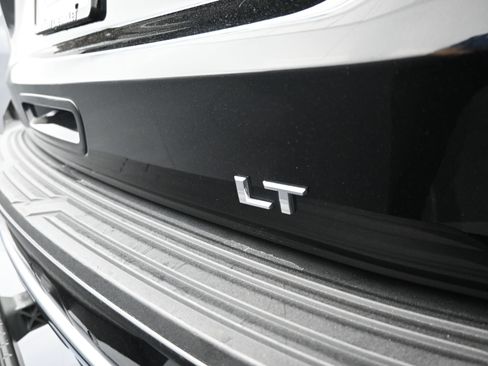 Used 2023 Chevrolet Suburban LT w/ Luxury Package image 43