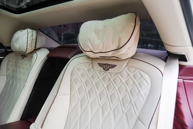 Used 2022 Bentley Flying Spur V8 AWD/4WD image 48