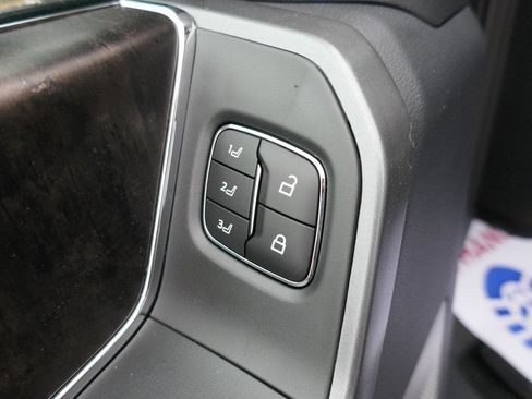 New 2026 Ford F250 Lariat w/ Black Appearance Package image 17